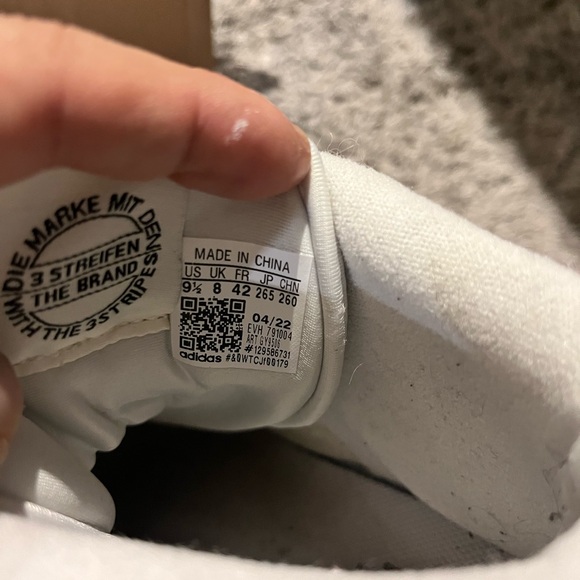 Adidas Forum White and Black High-Tops men’s 8.5/women’s 9.5 - Picture 5 of 5